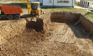 Рытье котлованов под фундамент в Черногорске – цена от 2648 руб. за м3 | 2Землекопа-Чрн